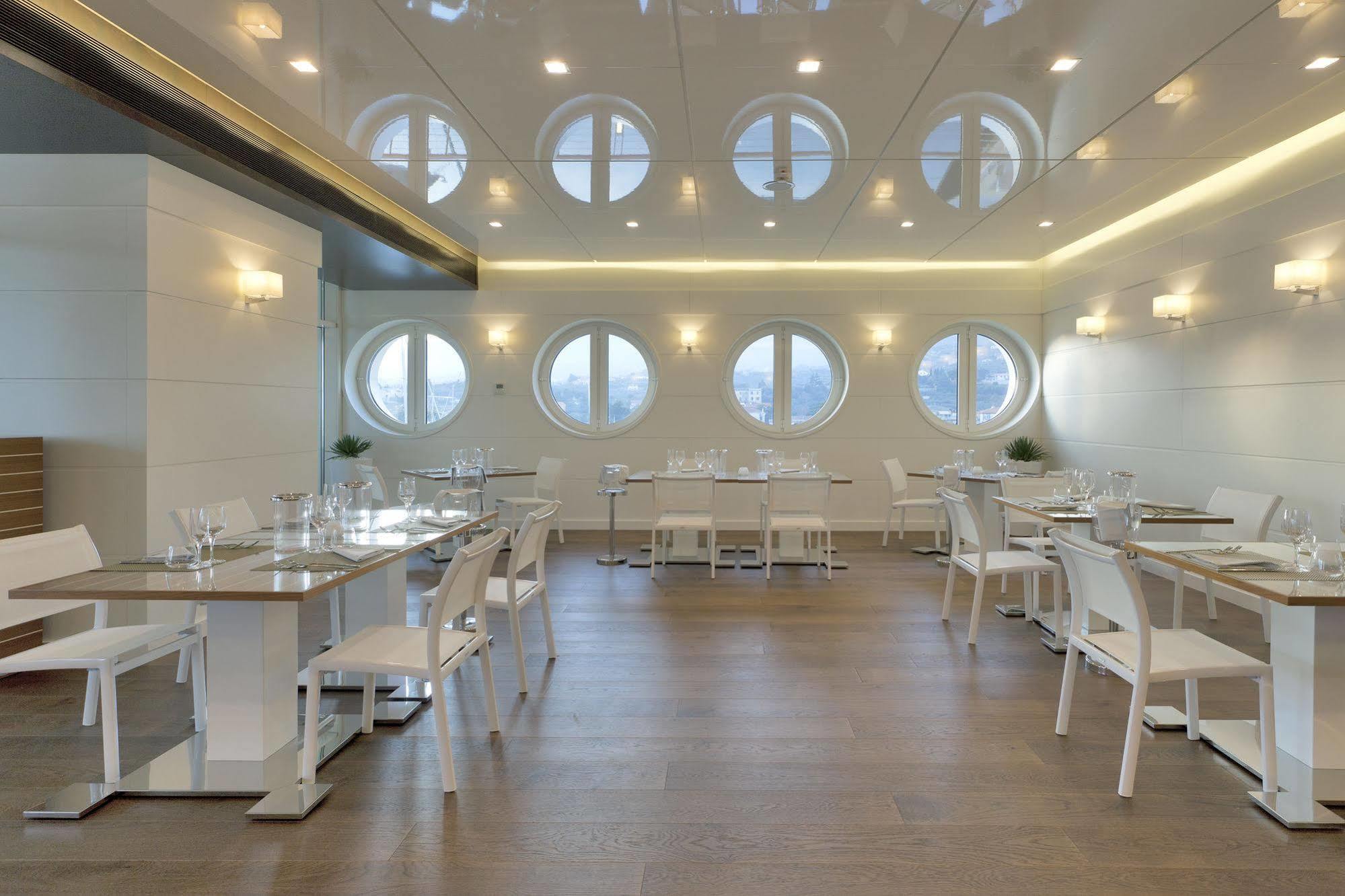Yacht Club Marina Di Loano Hotel Kültér fotó